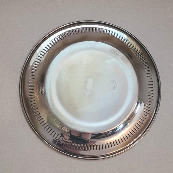 Round Silver Decorative Plate - Picture 9 of 11